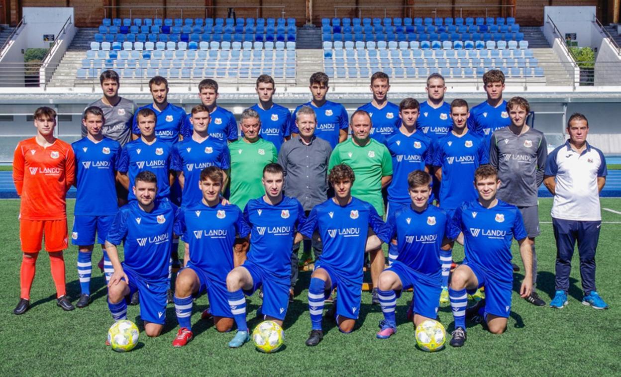 Imagen oficial del Ordizia KE con el presidente del club, Imanol Telleria.