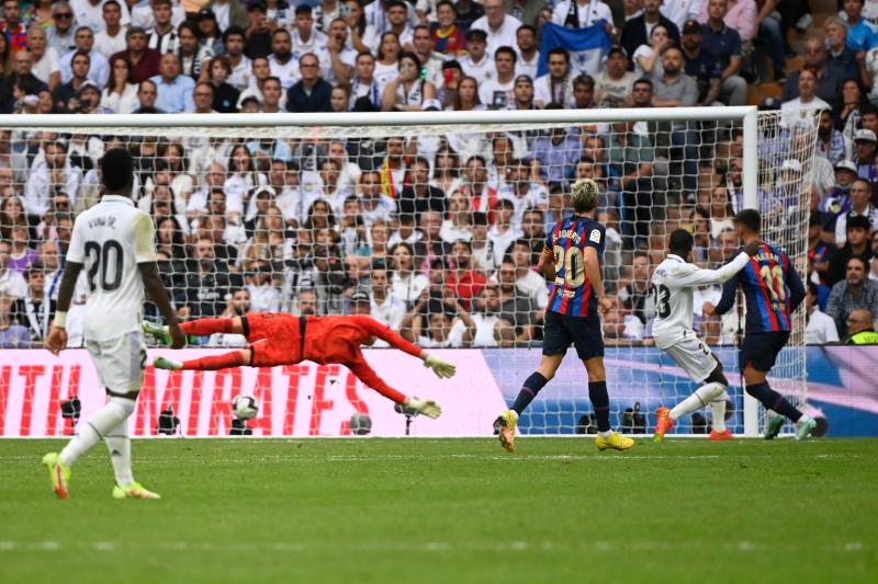 Gol de Ferran Torres con el que el Barcelona recortaba distancias.