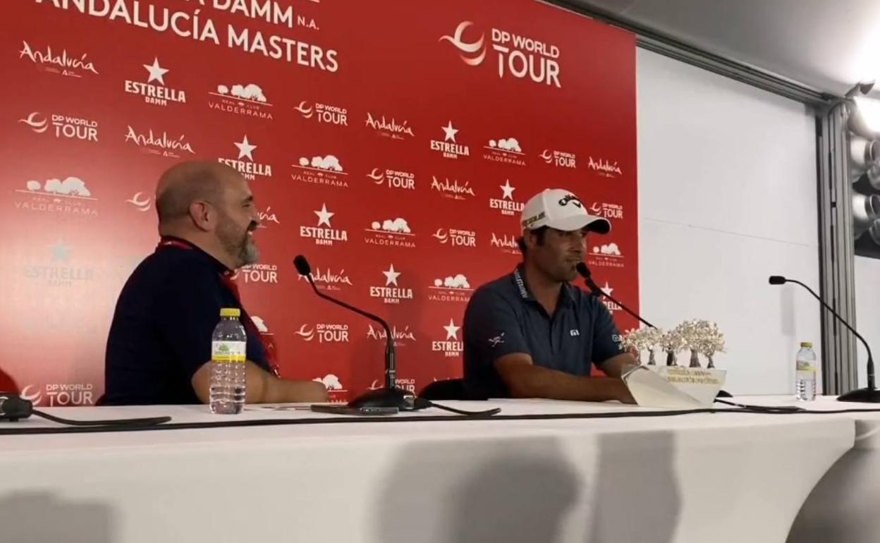 Adrián Otaegui cumple su promesa y canta American Pie tras ganar el Andalucía Máster