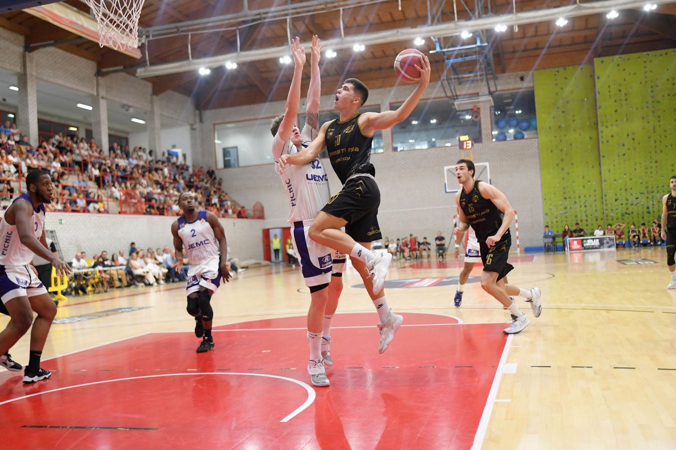 Fotos: El Juaristi cae ante el Valladolid