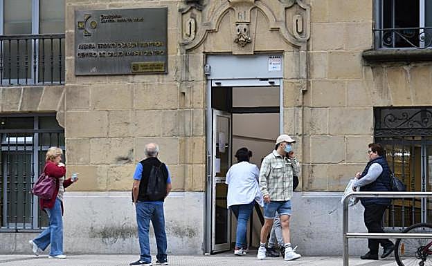 Hasta 16 días de diferencia en municipios de Gipuzkoa para conseguir una consulta