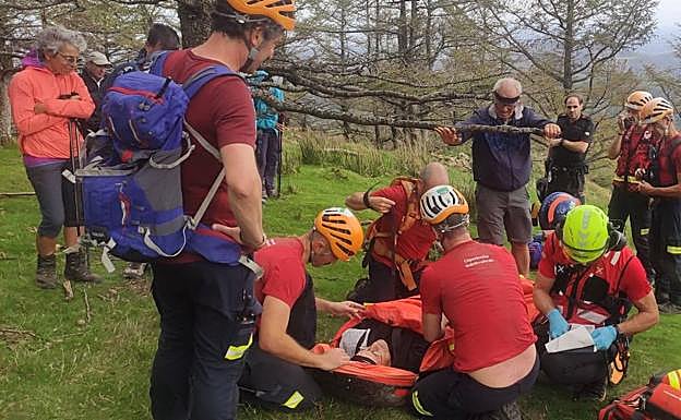 Imagen principal - Rescatan a un excursionista francés en Aiako Harria