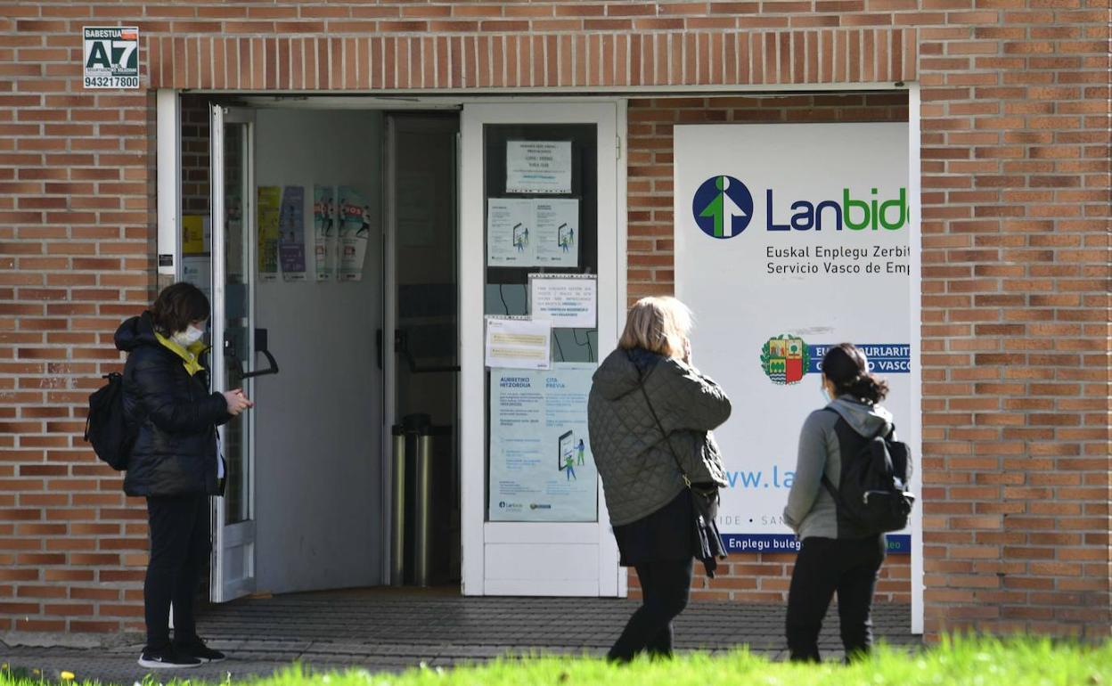 La tasa de paro en Euskadi se sitúa en un 7,9% en los meses de julio, agosto y septiembre