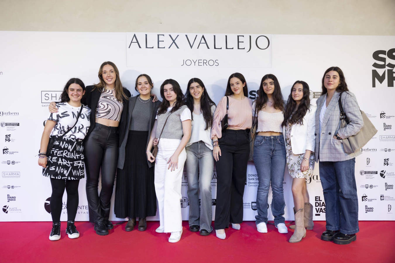 Fotos: Vallejo Joyeros presenta su colección al ritmo de Verdini Dantza Taldea