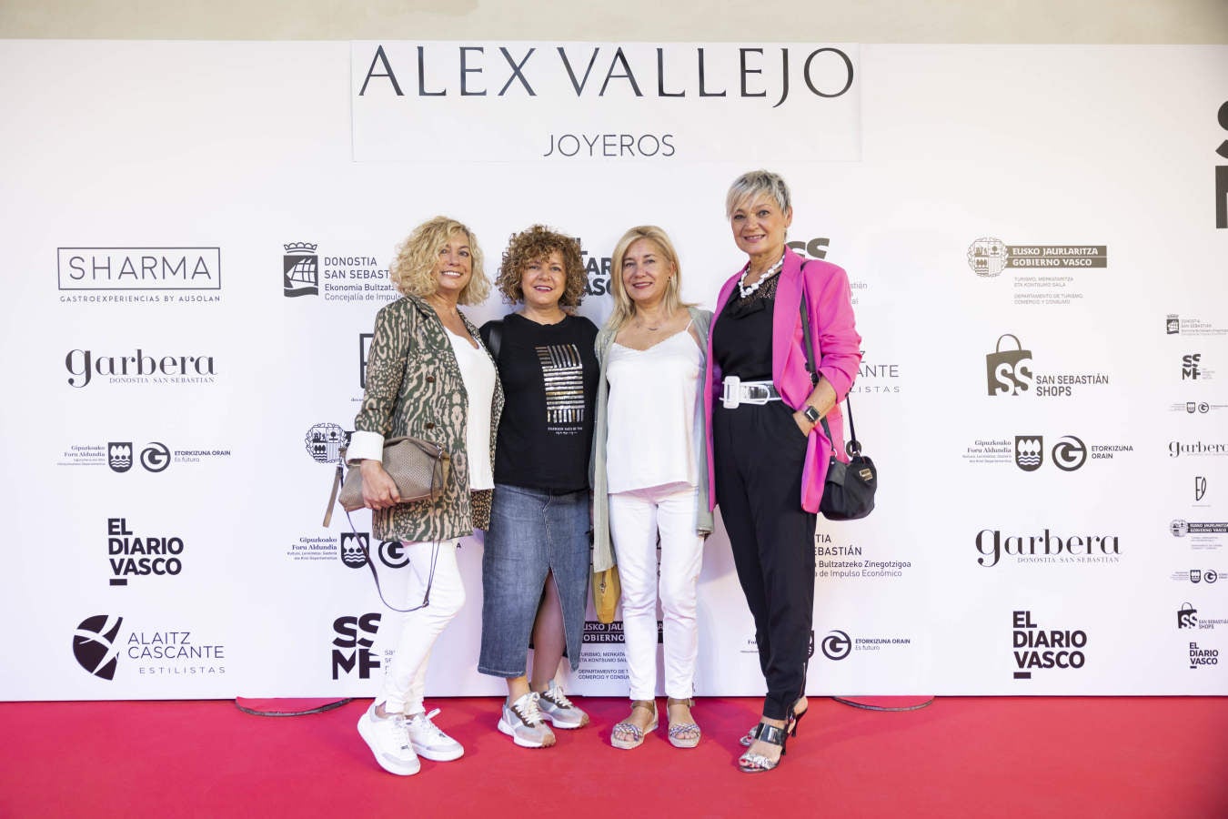 Fotos: Vallejo Joyeros presenta su colección al ritmo de Verdini Dantza Taldea