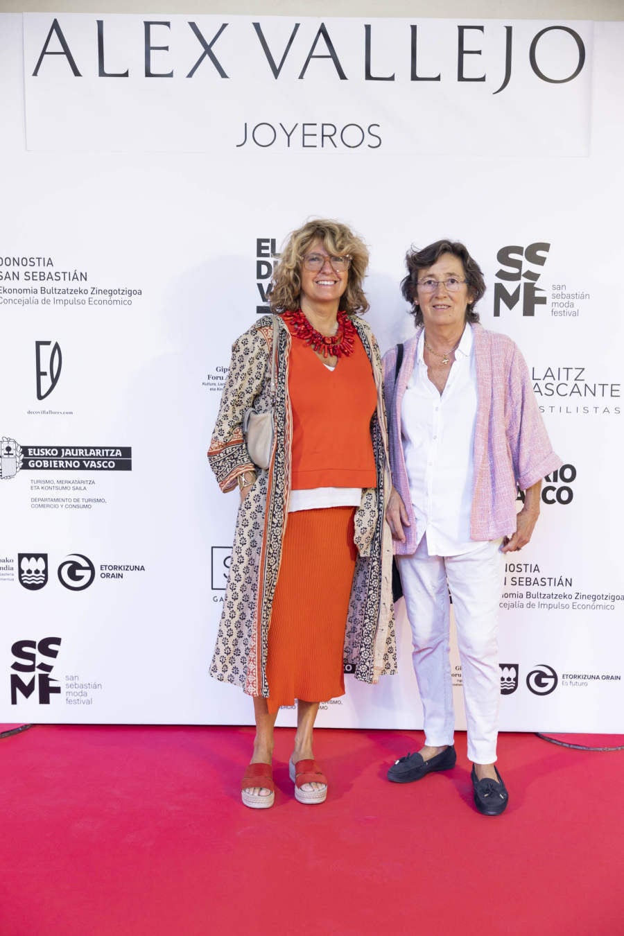 Fotos: Vallejo Joyeros presenta su colección al ritmo de Verdini Dantza Taldea