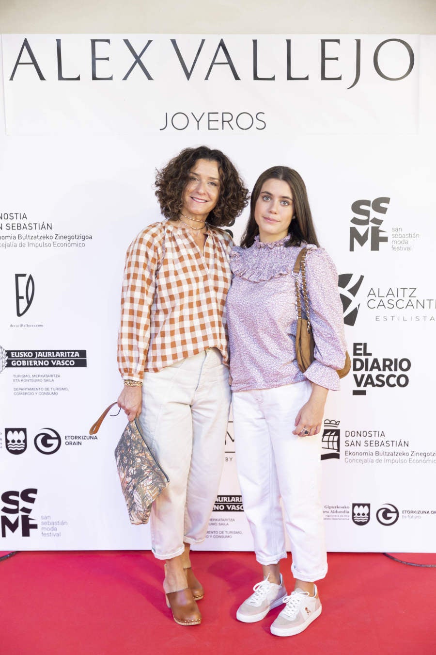 Fotos: Vallejo Joyeros presenta su colección al ritmo de Verdini Dantza Taldea