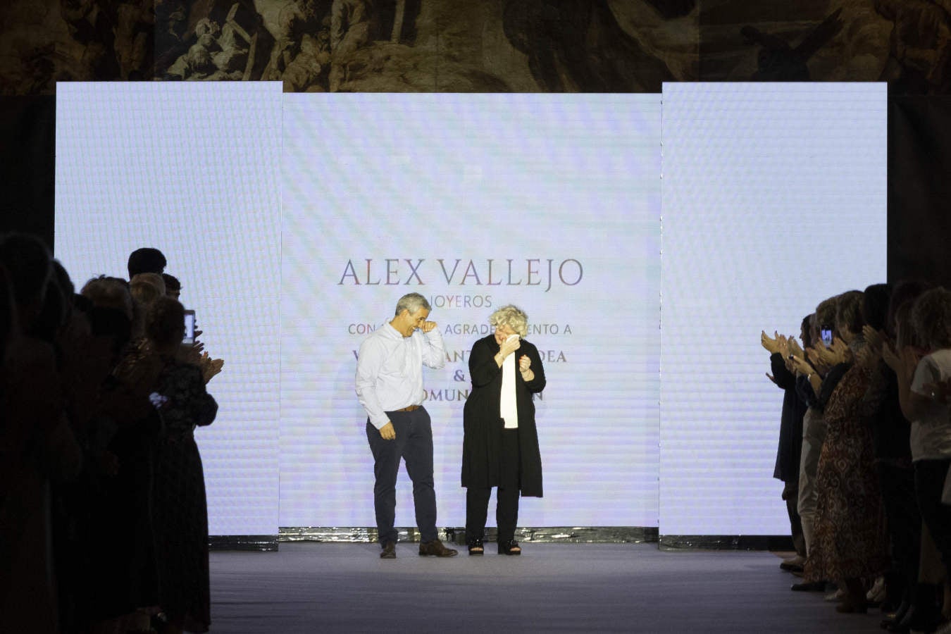 Fotos: Vallejo Joyeros presenta su colección al ritmo de Verdini Dantza Taldea