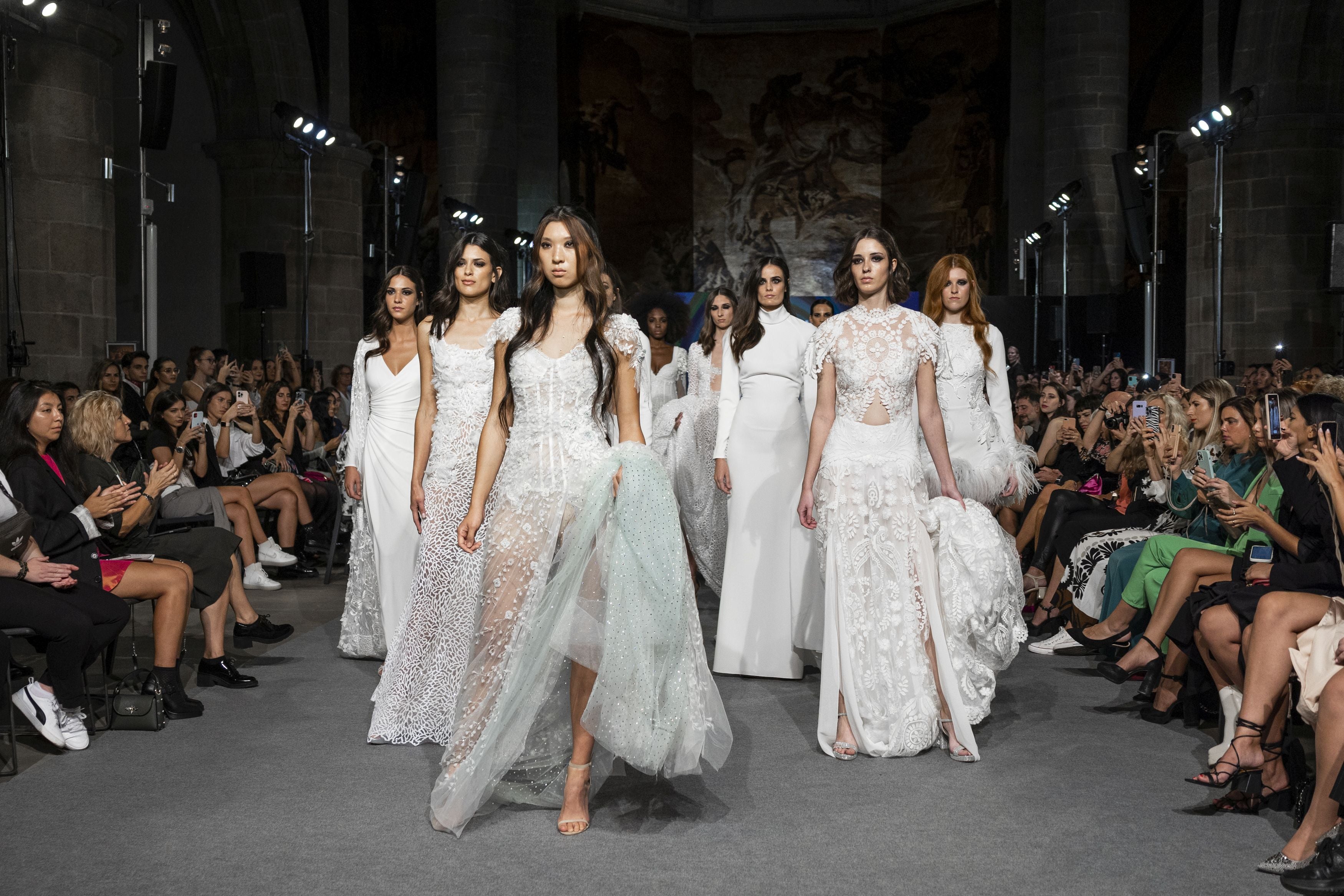 Fotos: Desfile de YolanCris para El Atelier Nupcial