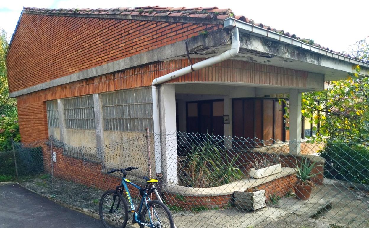 Inmueble en el que vive la ocupante, que fue en su día una guardería. 