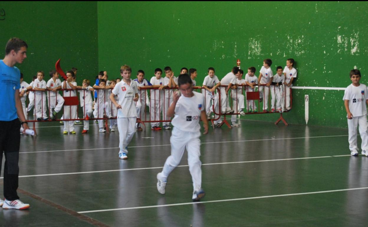 Los niños podrán practicar diversas modalidades de pelota. 