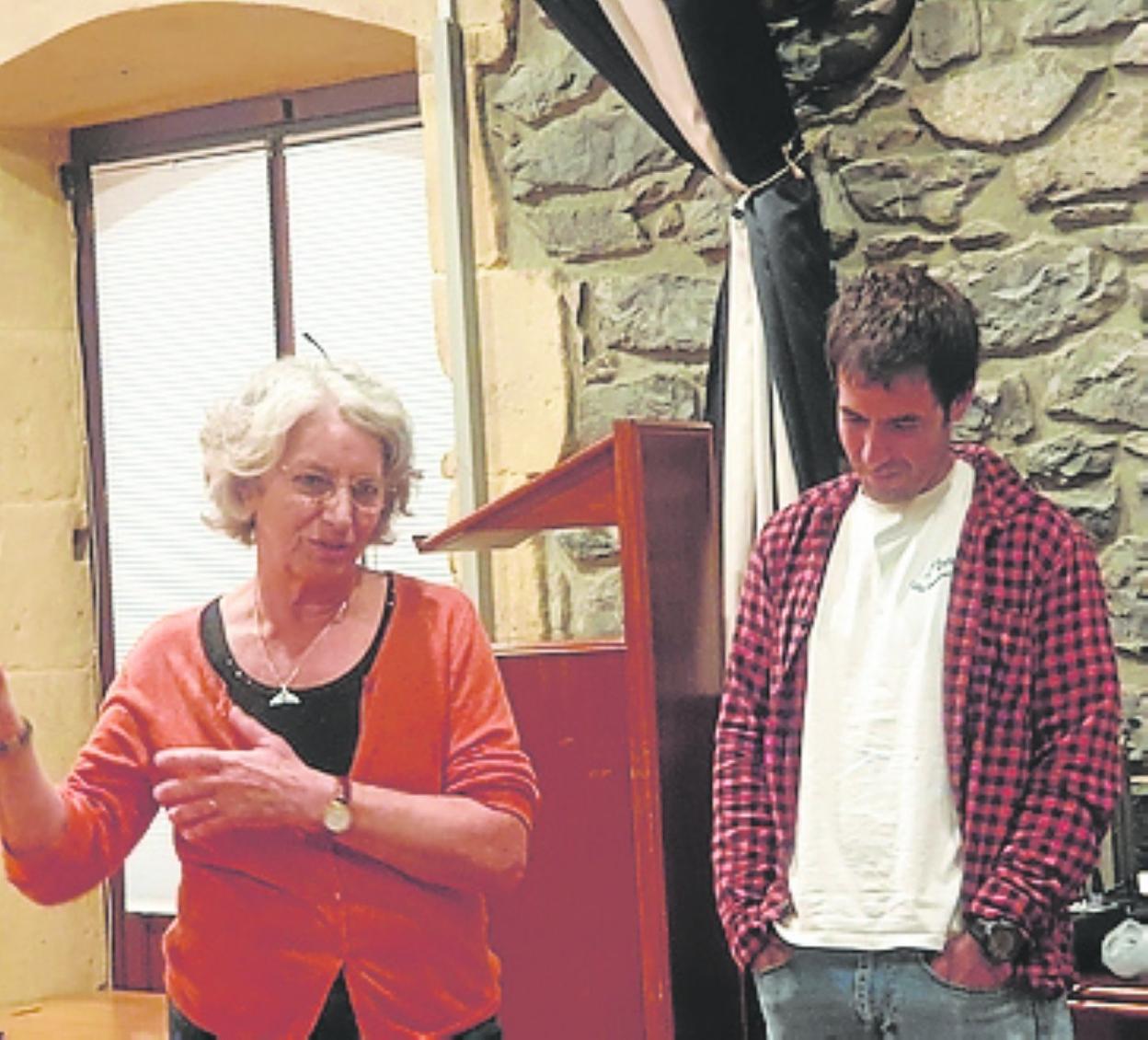 Trini Cornellana mendizalea eta Luis Arrieta zuzendaria. 