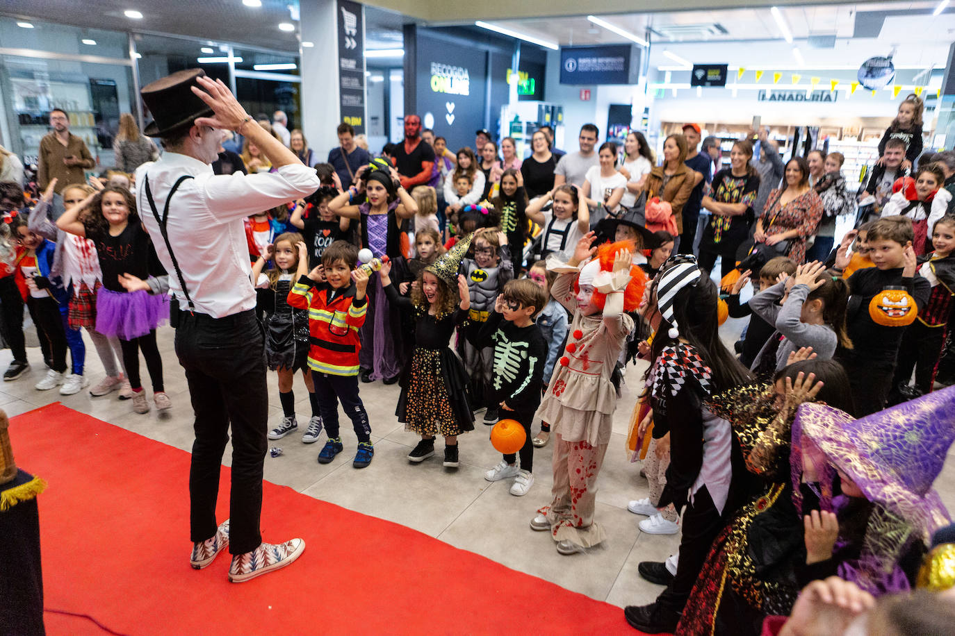 Fotos: La luz se adueño en la Gau beltza