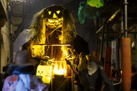 La fiesta en una calle de Irun.