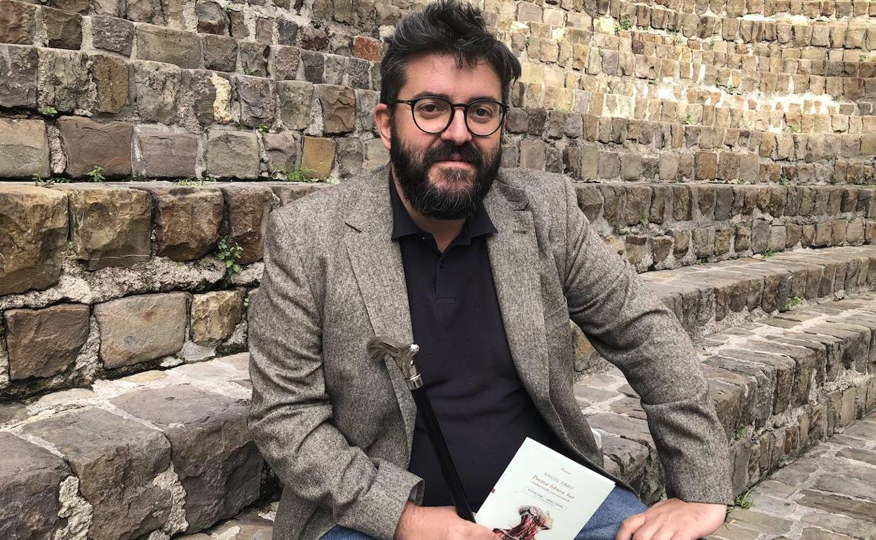 Angel Errok urriaren 26an aurkeztu zuen Donostian Ereinek argitaratu duen liburua. 