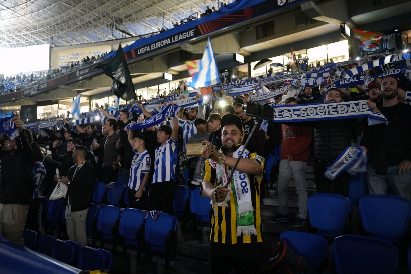 Fotos: Ambiente de gala en el Reale Arena