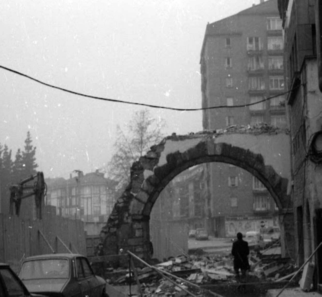 El arco del convento.