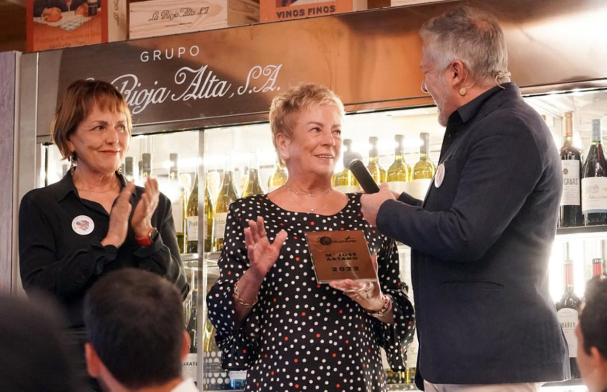 María José Artano del Elkano recibiendo el galardón. 