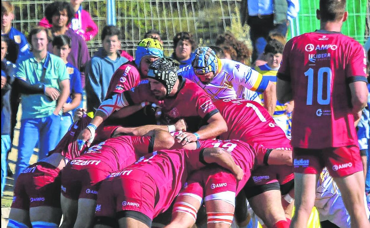 Los jugadores del Ampo Ordizia, en pleno esfuerzo durante el partido de ayer. 