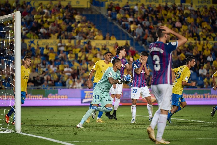 Fotos: Valioso punto para el Eibar