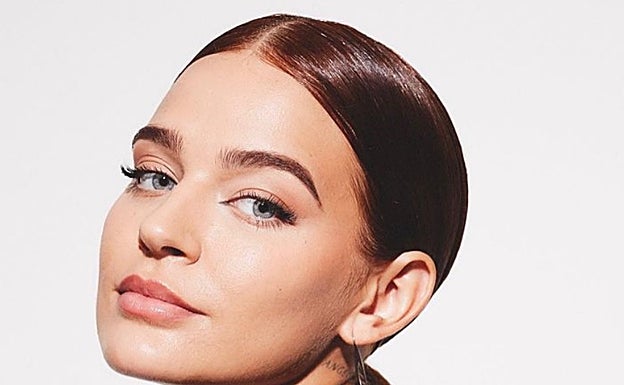 La 'influencer' Laura Escanes luciendo un color de pelo cobrizo.