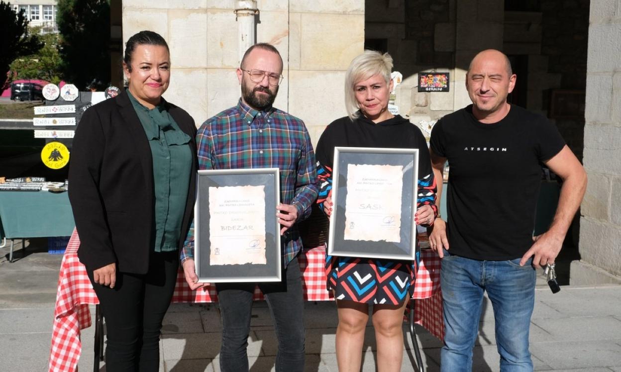 Sandra Lucía Morales (Saski), David Revuelta (Bidezar) y Jenny Vaca y Eugenio Pérez (Saski). 