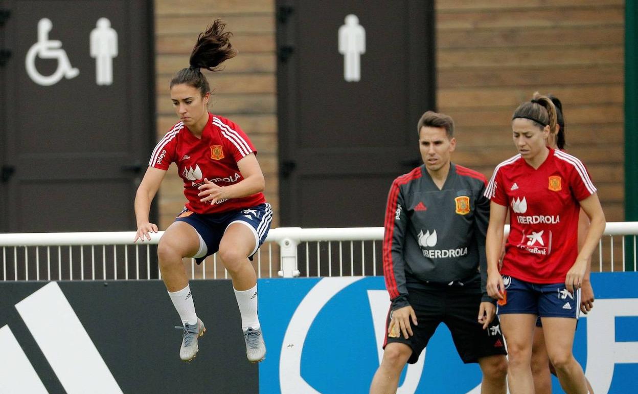 Nahikari García durante un entrenamiento con la selección española. 
