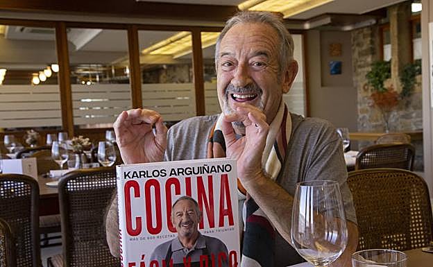 Karlos Arguiñano, ayer en su restaurante de Zarautz en la presentación de su nuevo libro.