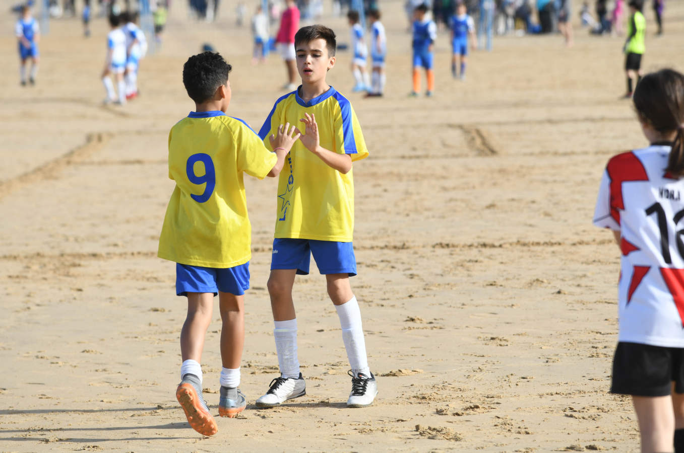 Fotos: Comienza la temporada de fútbol playero en Donostia