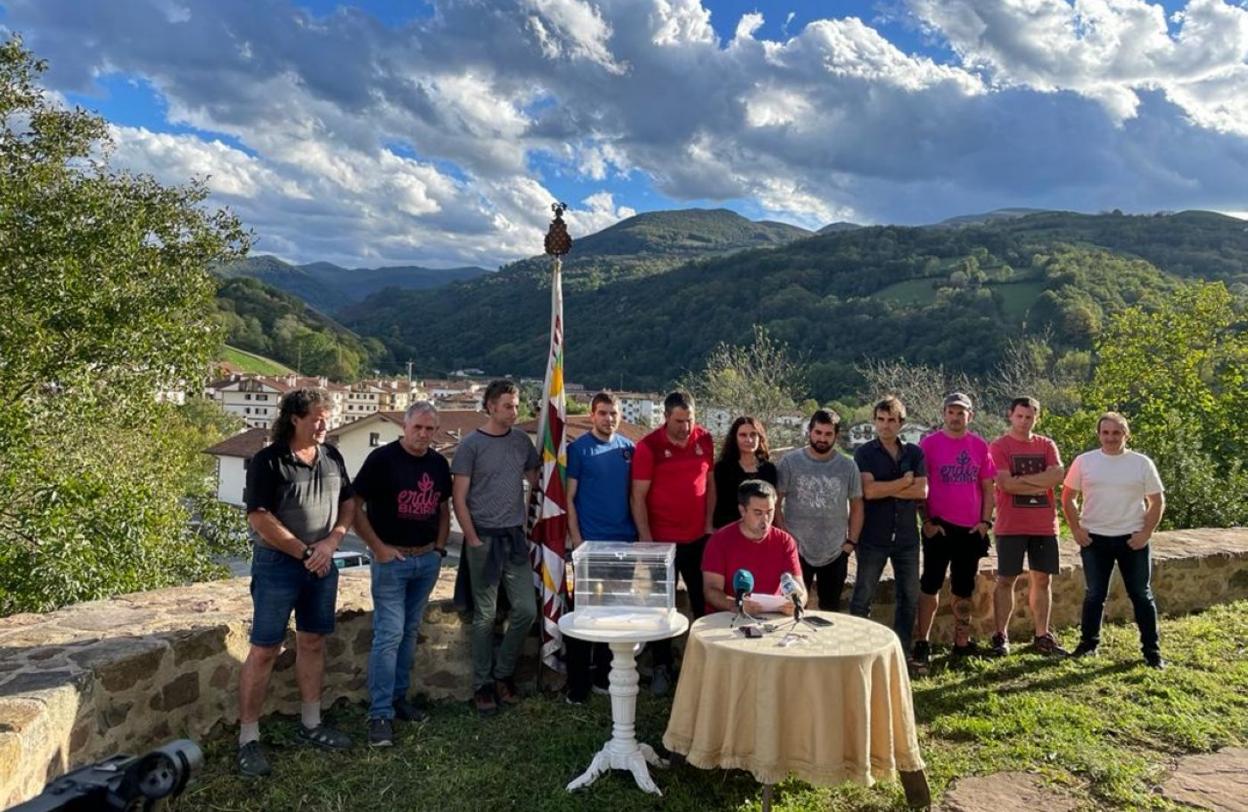 Los alcaldes jurados del Valle cuando presentaron la consulta. 