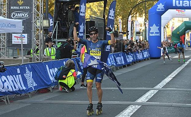 Alberto Alemán durante su entrada a meta. 