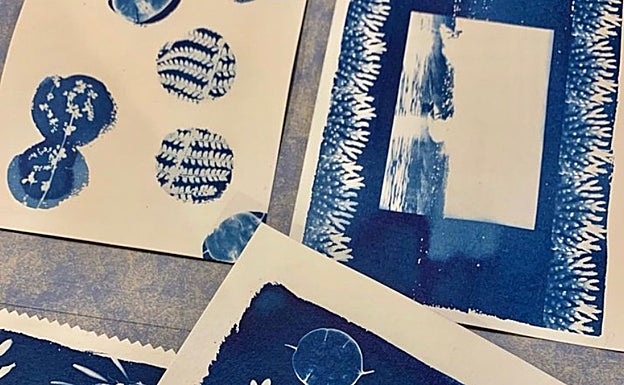Imagen principal - Láminas con cianotipia.