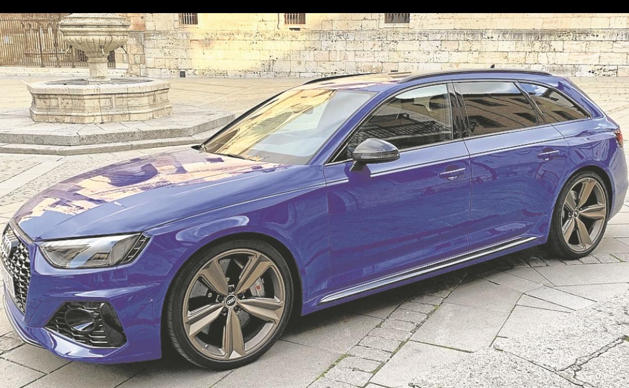Con una visión muy rápida de esteAudi RS4 está muy claro suindudable carácter deportivo.