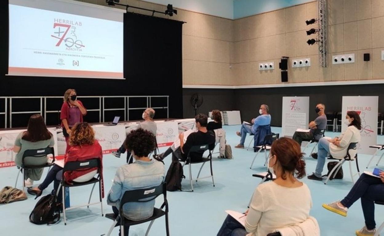 Sesión previa de la inciativa Herrilab +700. 