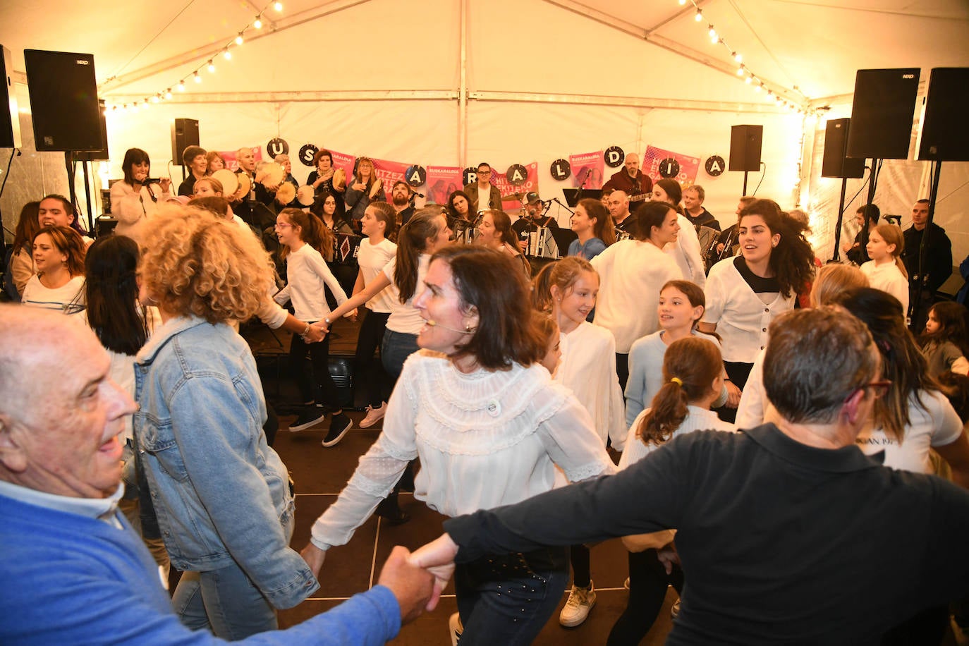 Fotos: Kaleetan hitzez ekiteko garaia hasi da Donostian