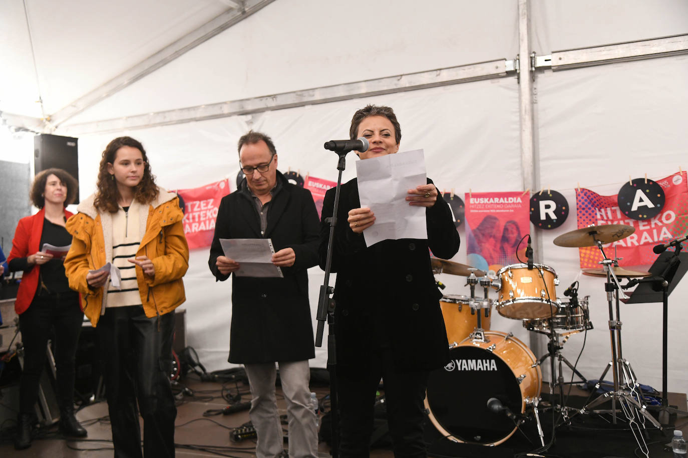 Fotos: Kaleetan hitzez ekiteko garaia hasi da Donostian