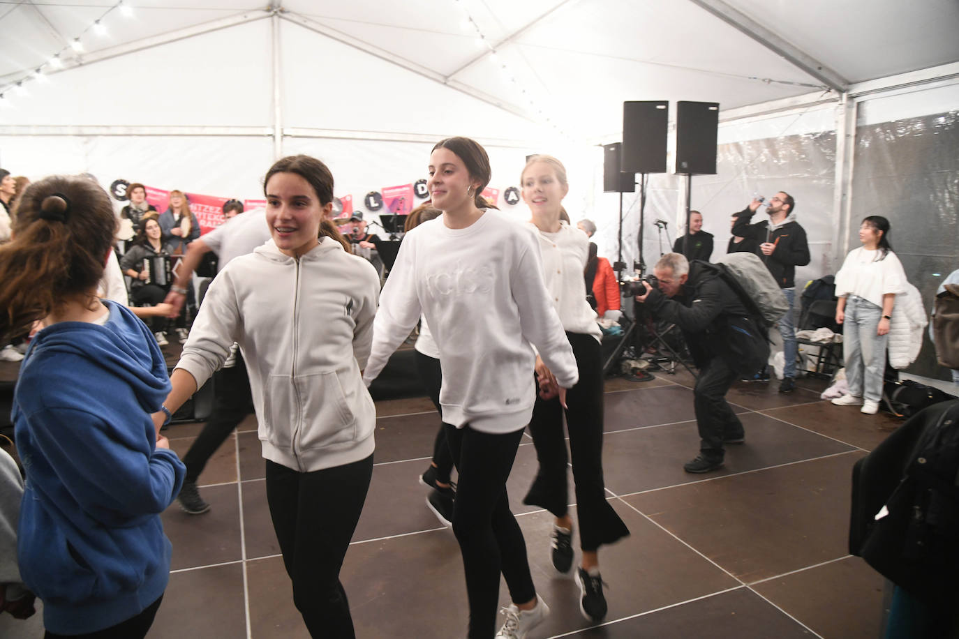 Fotos: Kaleetan hitzez ekiteko garaia hasi da Donostian