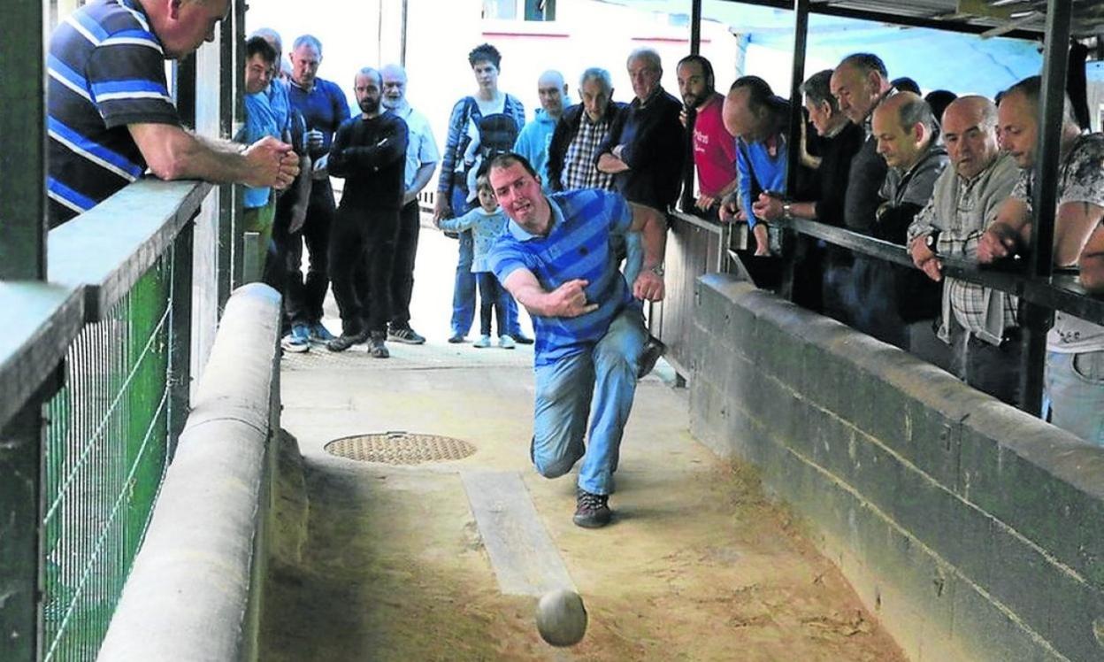 Los bolos volverán a rodar este fin de semana en Bolatoki con cinco premios diferentes. 