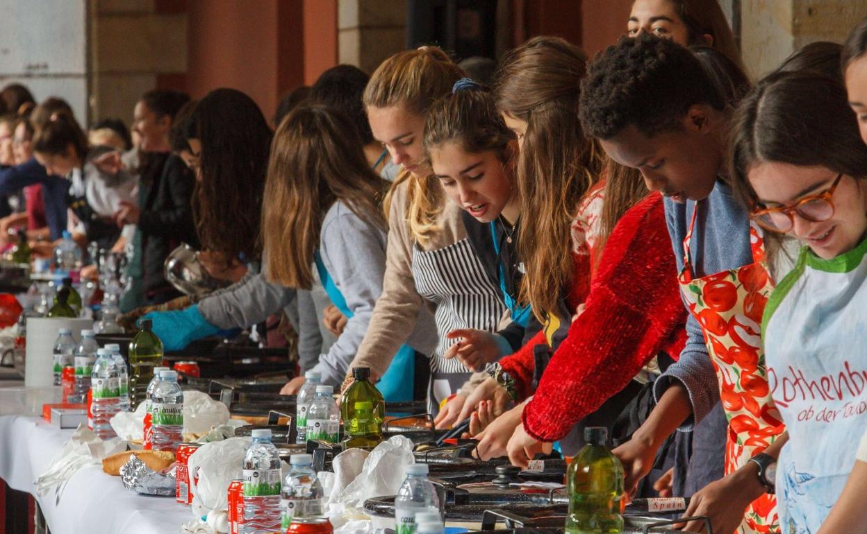 El concurso escolar de bacalao contará el domingo con 32 parejas. 