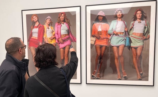 Imagen principal - Tres espacio de la Muestra de Steven Meisel con imagees de Naomi Campbell, Lida Evangeista y Claudia Schiffer . 