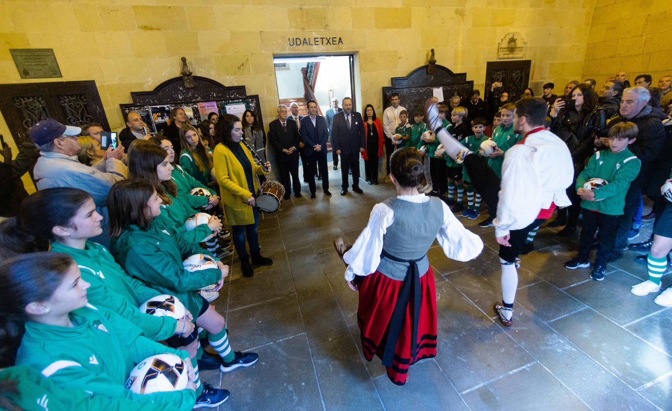 Fotos: Hondarribia entrega la insignia de oro a Unai Emery