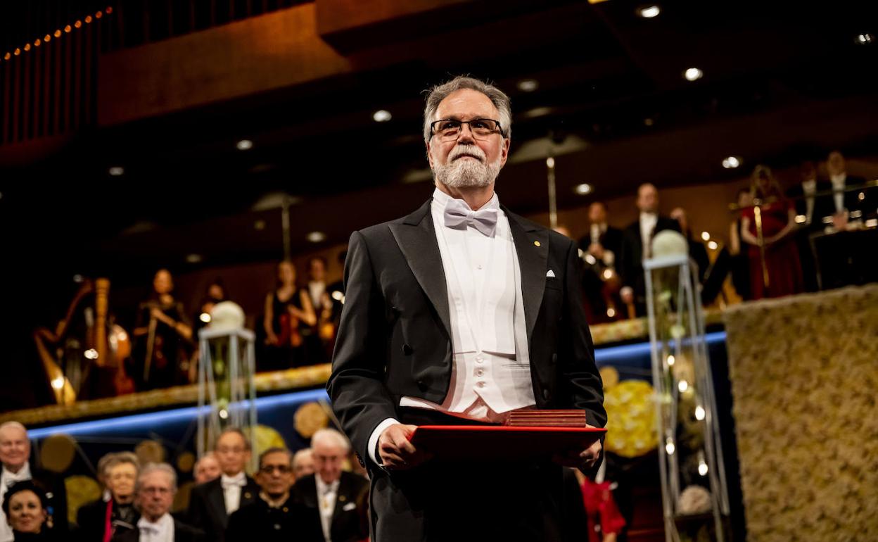 El científico Gregg Semenza, al recibir el Nobel.