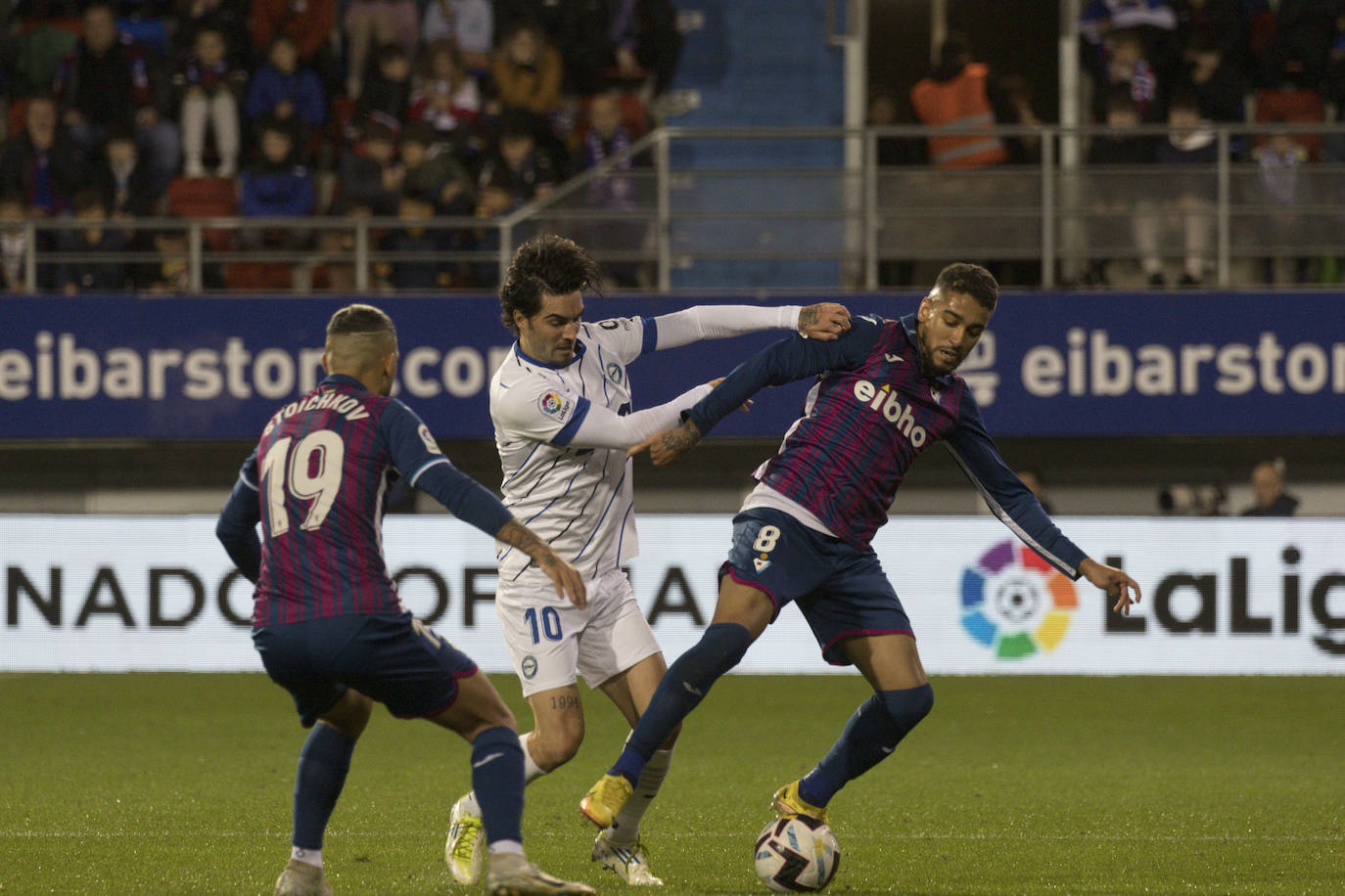 Fotos: Las mejores imágenes del Eibar-Alavés