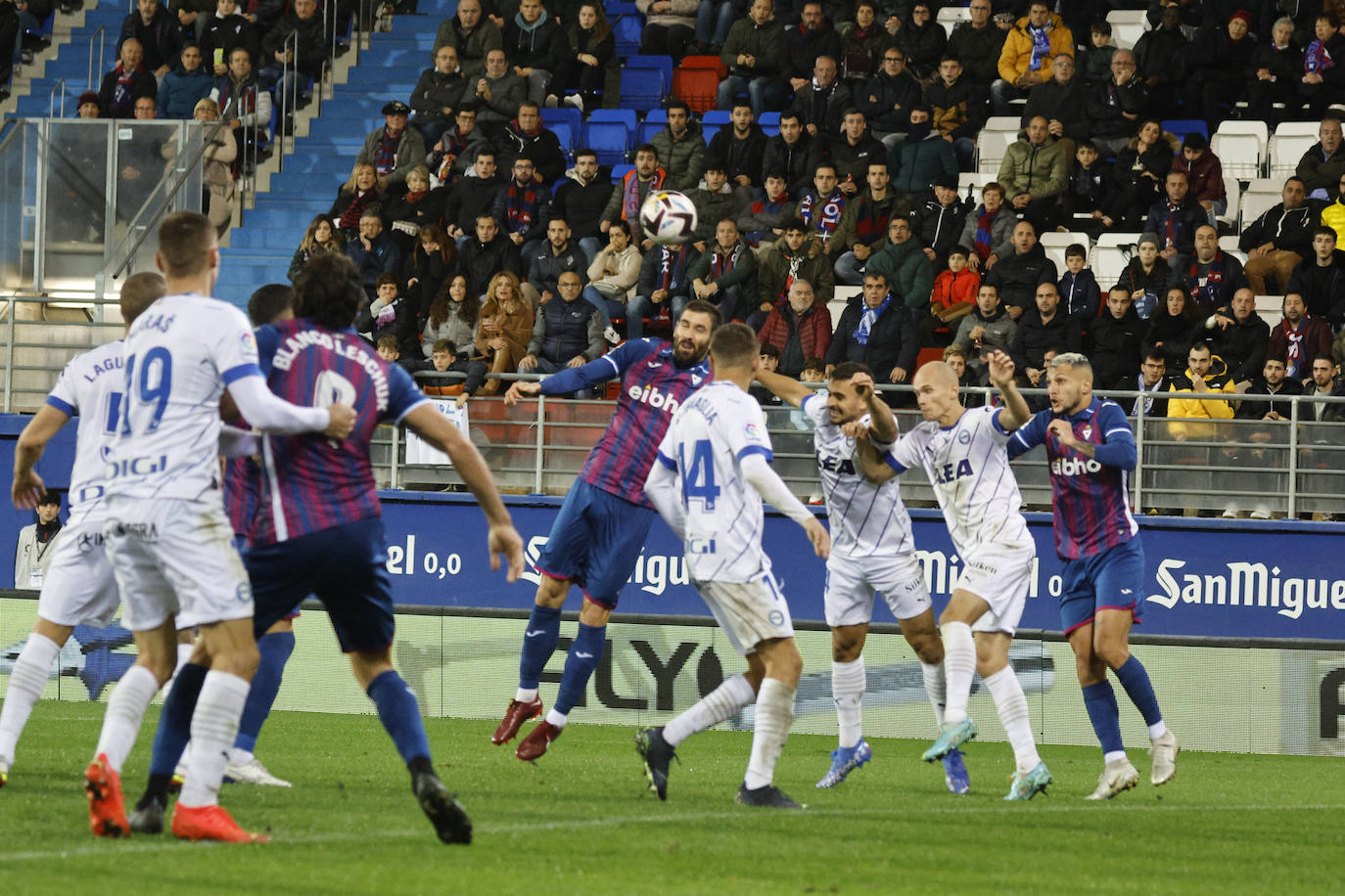 Fotos: Las mejores imágenes del Eibar-Alavés