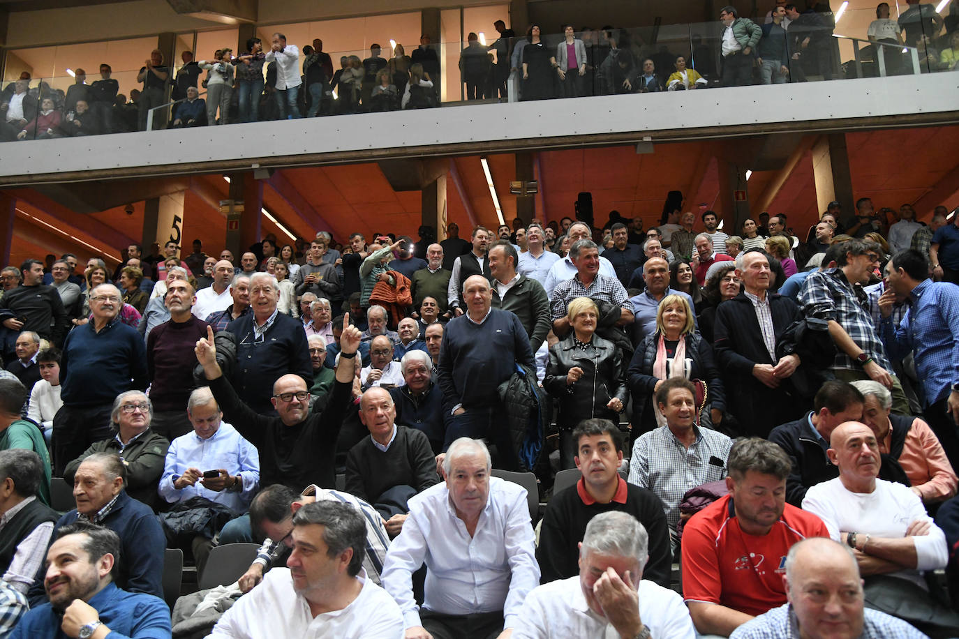 Fotos: Las mejores imágenes del ambiente en el frontón Bizkaia