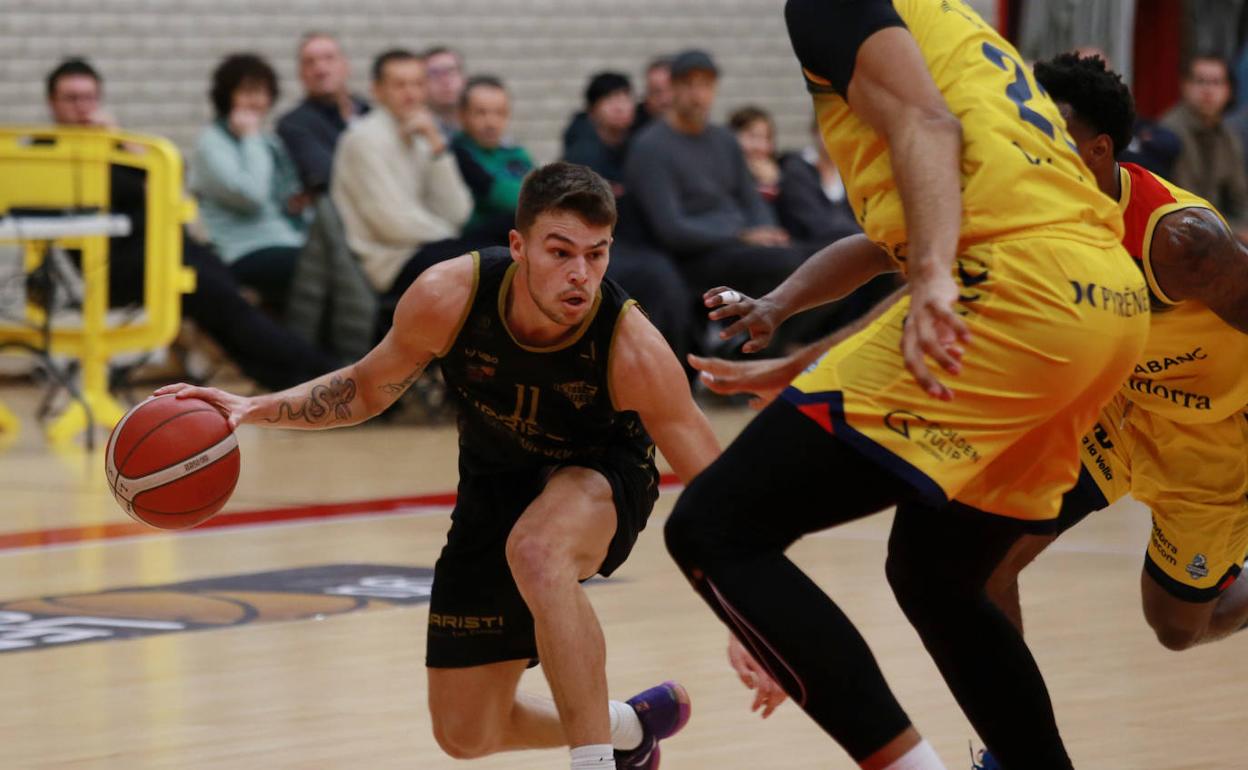 Hoover da un paso atrás para preparar el lanzamiento. 