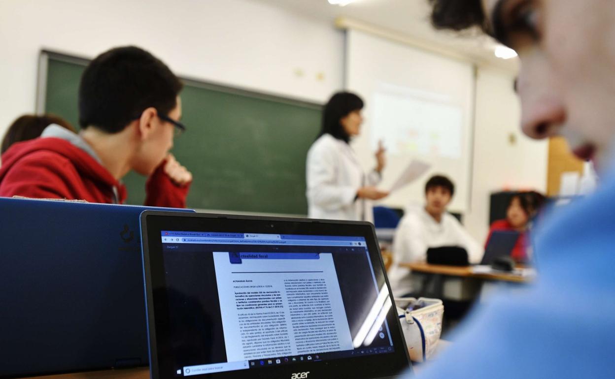 Colegios de Euskadi retrasan la evaluación continua de las notas por falta de tiempo para adaptarse