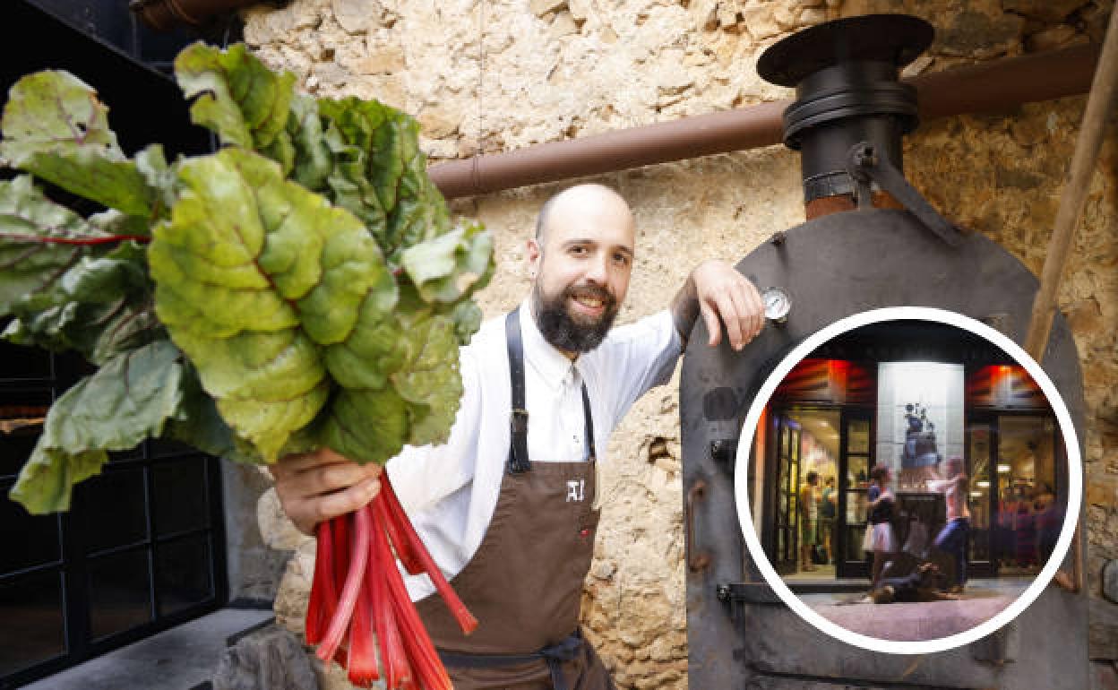 Edorta Lamo posa en el exterior del Arrea! A la derecha, imagen del A Fuego Negro.