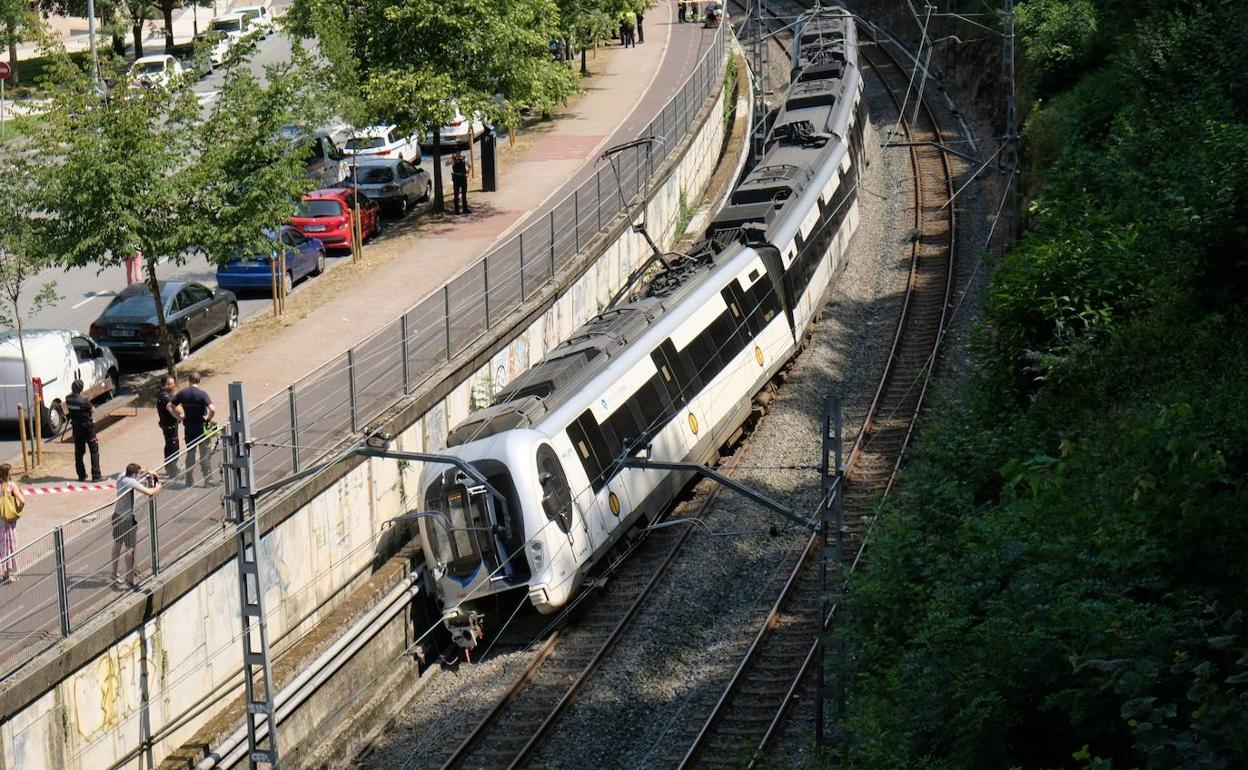 Imagen del Topo descarrilado en Amara.