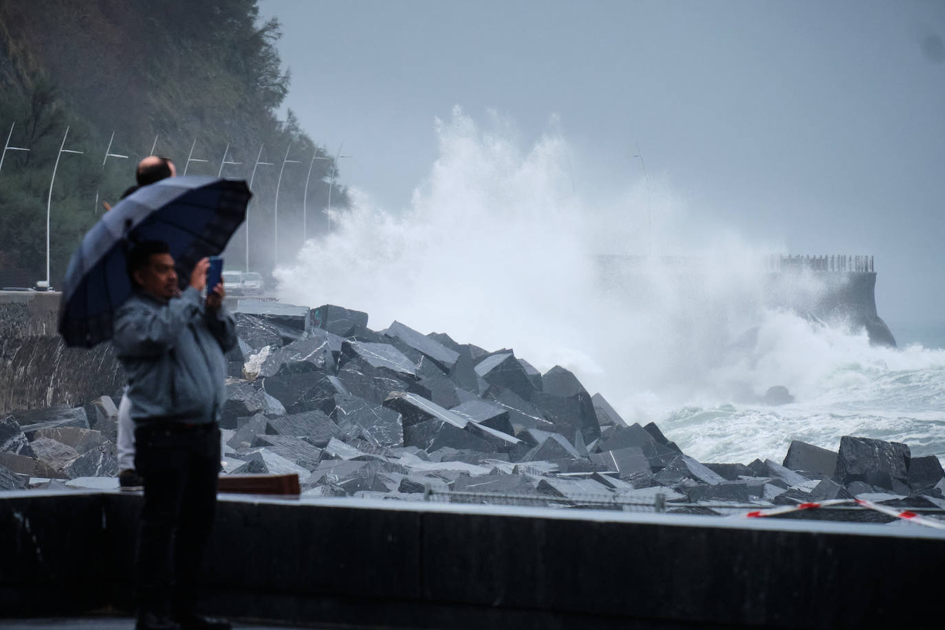 Fotos: Alerta por fuerte oleaje en la costa guipuzcoana | El Diario Vasco